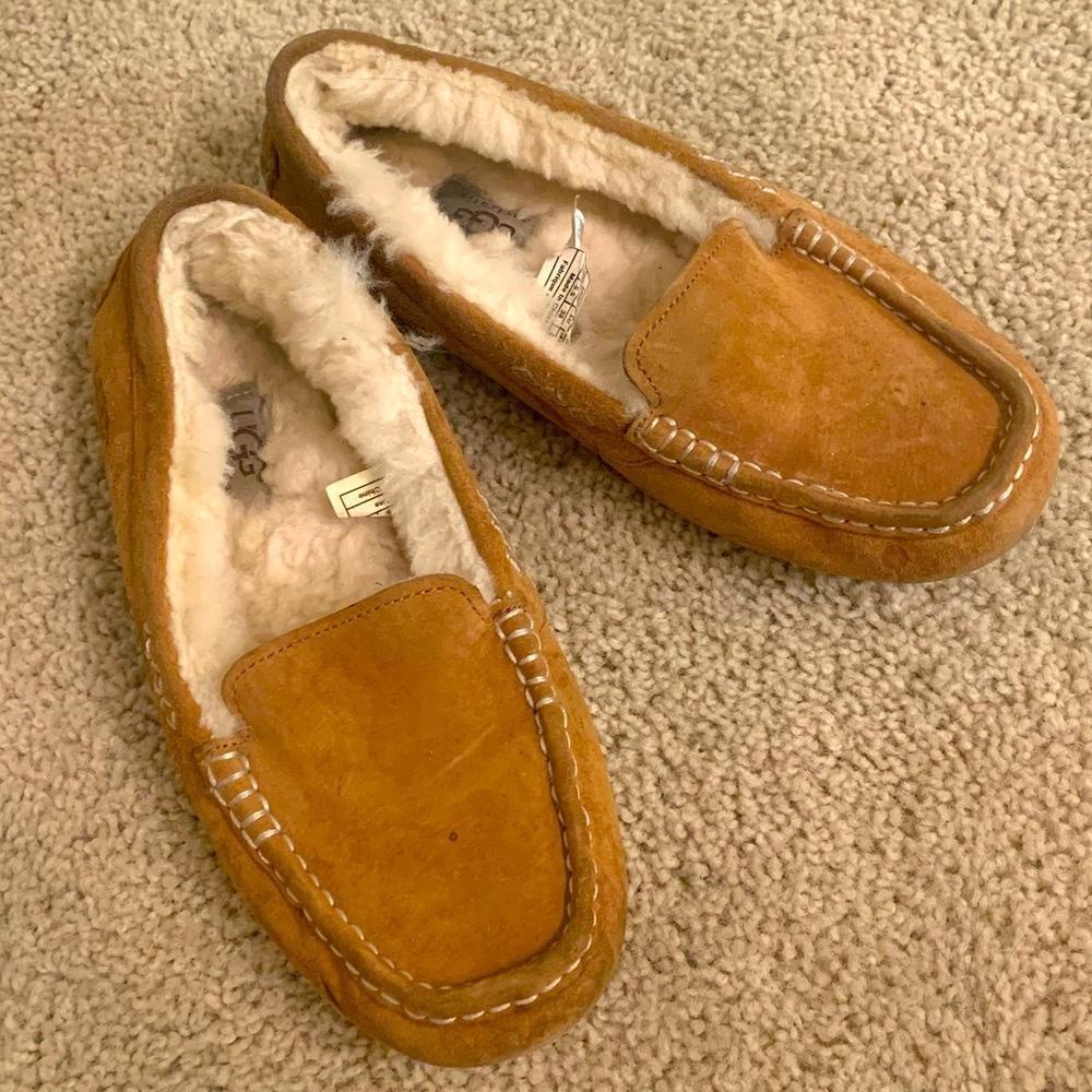 UGG Men’s Ascot Suede Slipper